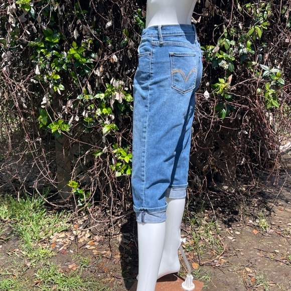 Levi’s 515 Capri Mid Rise Whiskering Factory Fading Jeans - Picture 6 of 8